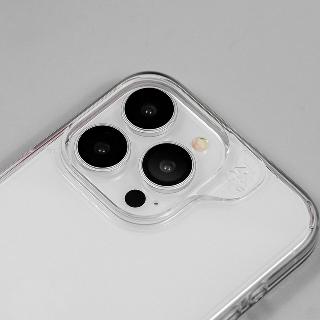 op iPhone 15 Pro Max ZAGG Essentials Clear