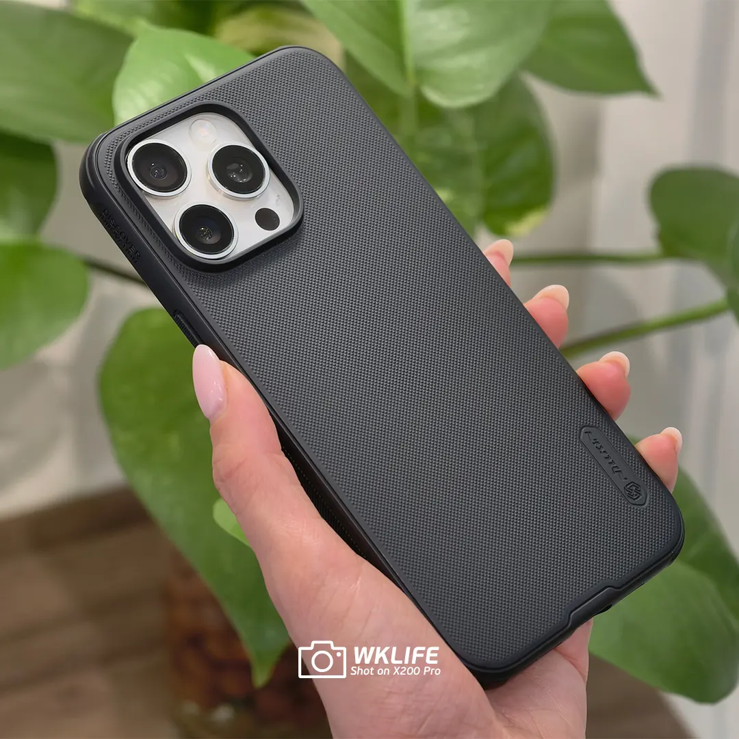 Op lung iphone Nillkin Super Frosted Shield Pro