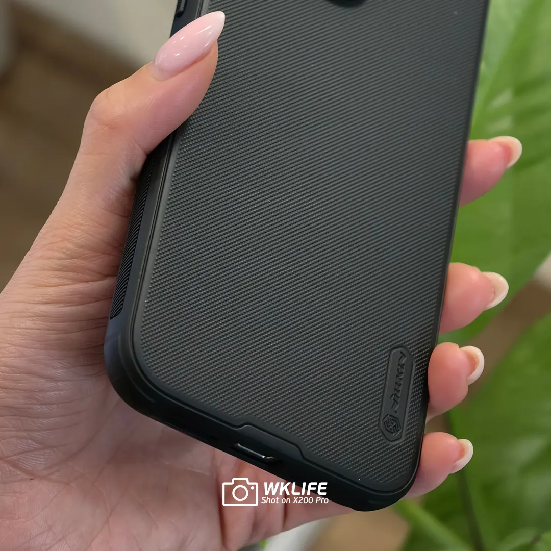 Op lung iphone Nillkin Super Frosted Shield Pro