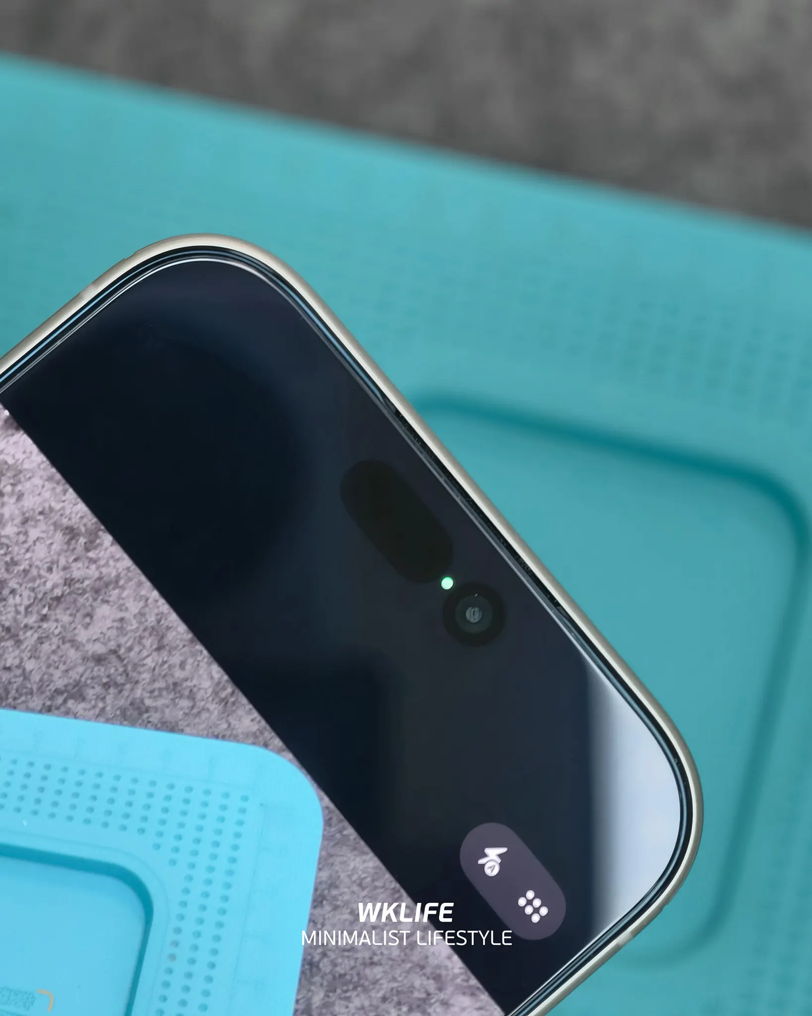 cuong luc nillkin h pro iphone 17 pro max dan tai wklife 4